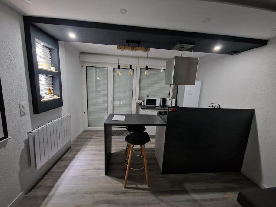 Logement Atypique & Parking Gratuit Gex Exterior photo