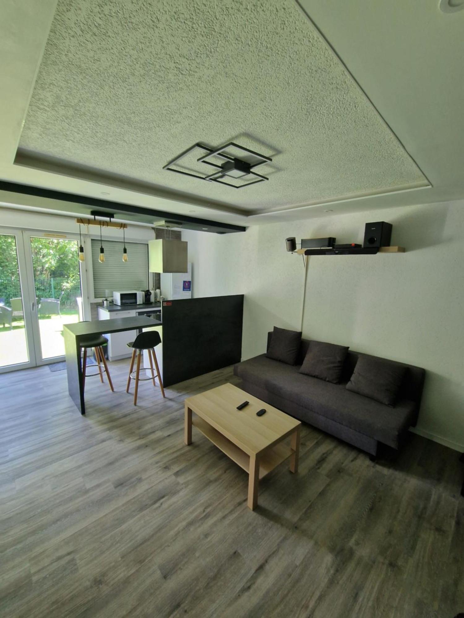 Logement Atypique & Parking Gratuit Gex Exterior photo